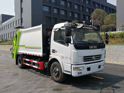 東風多利卡壓縮式垃圾車簽訂成功